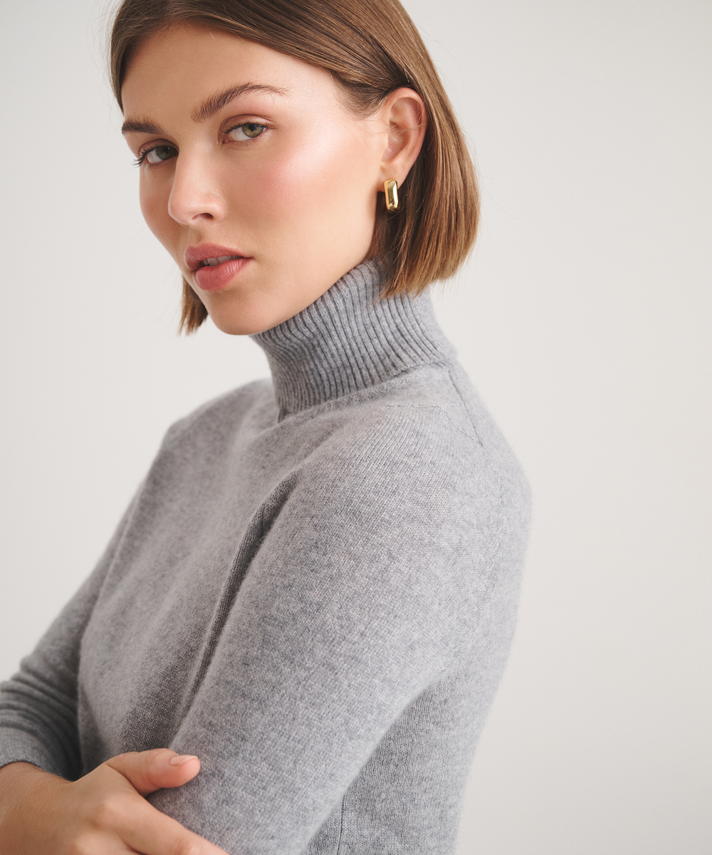 ナエ　na. e Basic Turtle Neck Knit Gray Basic Cashmere Turtleneck Sweater – NAADAM