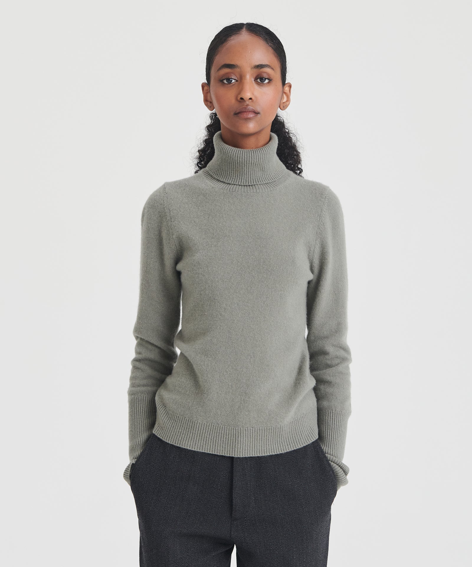 Basic Cashmere Turtle Neck Sweater