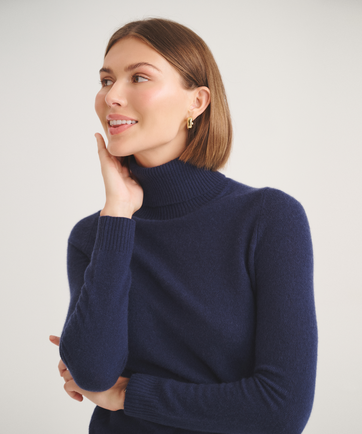 Basic Cashmere Turtleneck Sweater – NAADAM