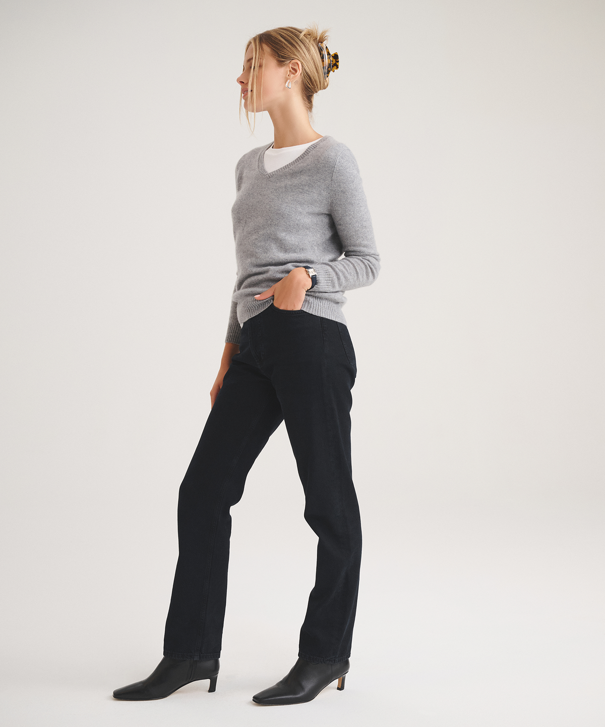 Basic Cashmere V-Neck Sweater – NAADAM