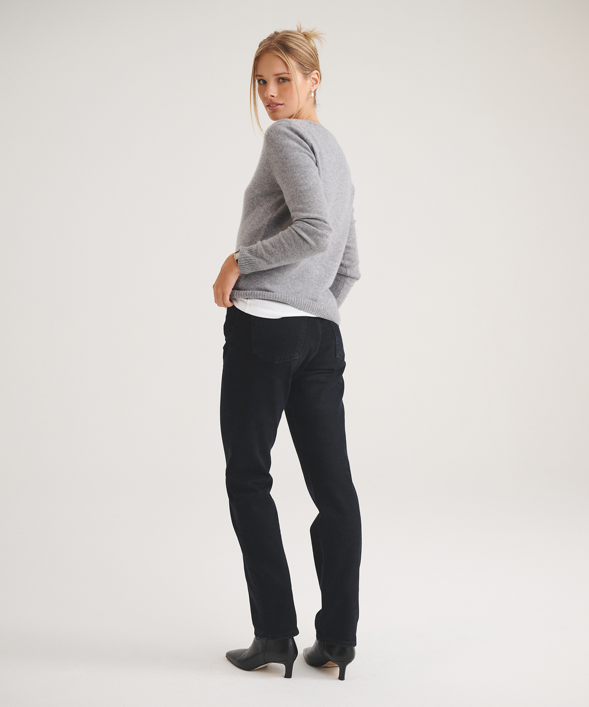 Basic Cashmere V-Neck Sweater – NAADAM