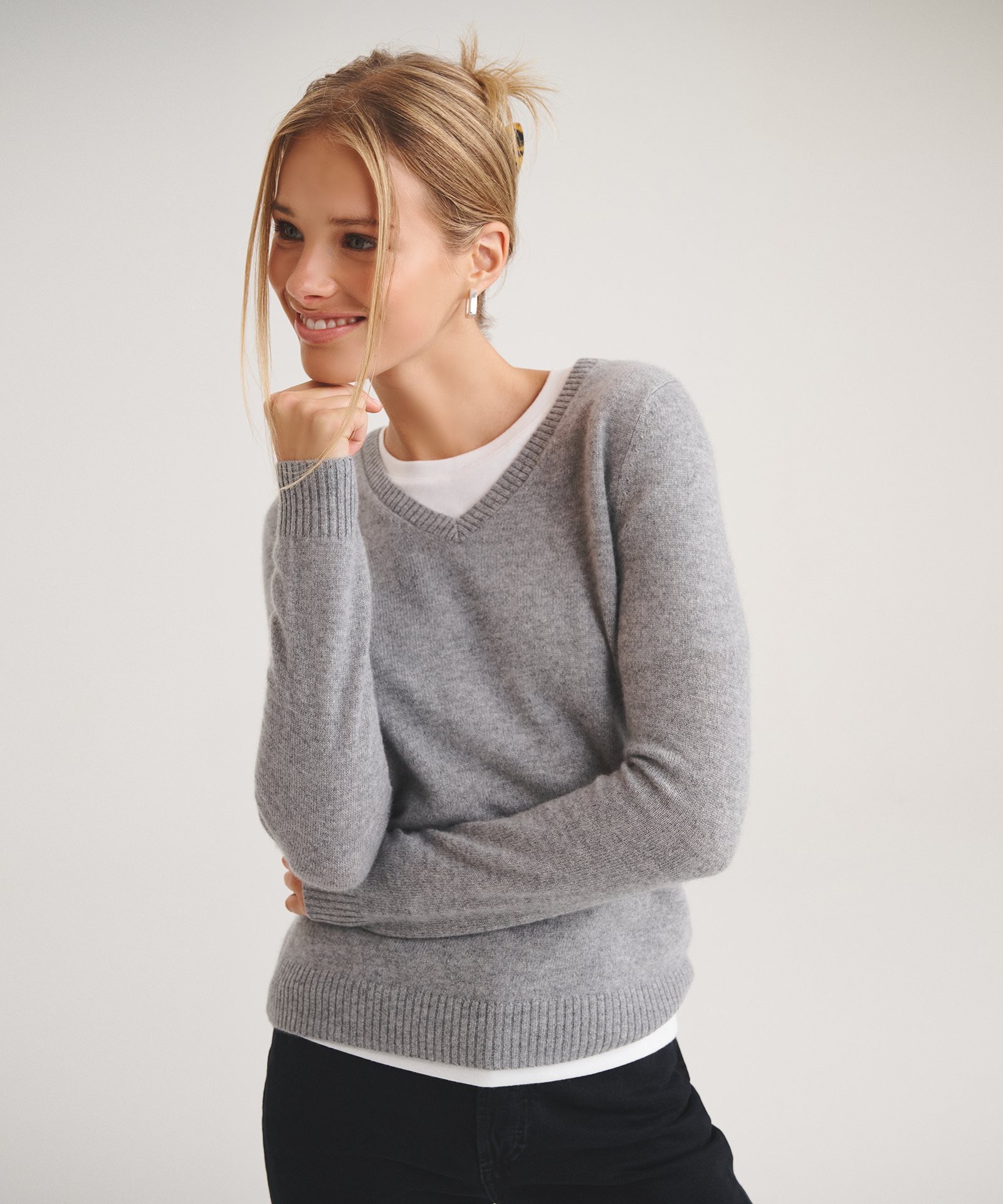 Basic Cashmere V-Neck Sweater