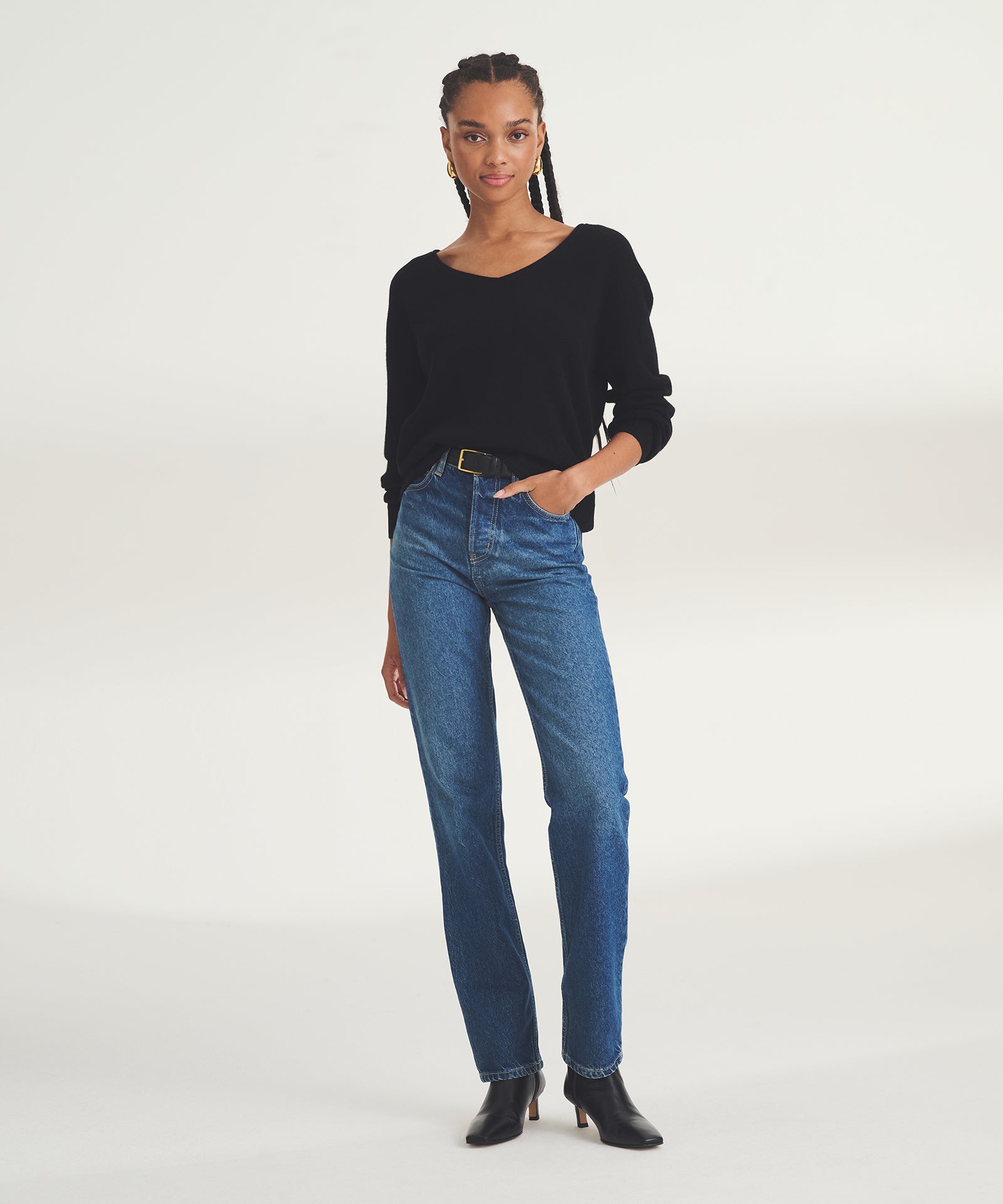Lightweight Cashmere V-Neck Sweater – NAADAM