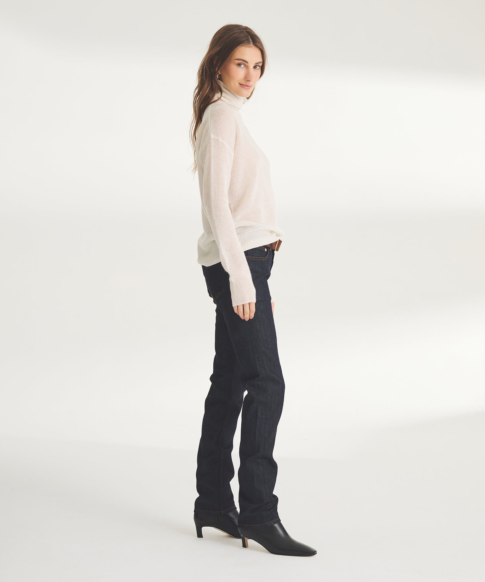 Featherweight Cashmere Turtleneck – NAADAM