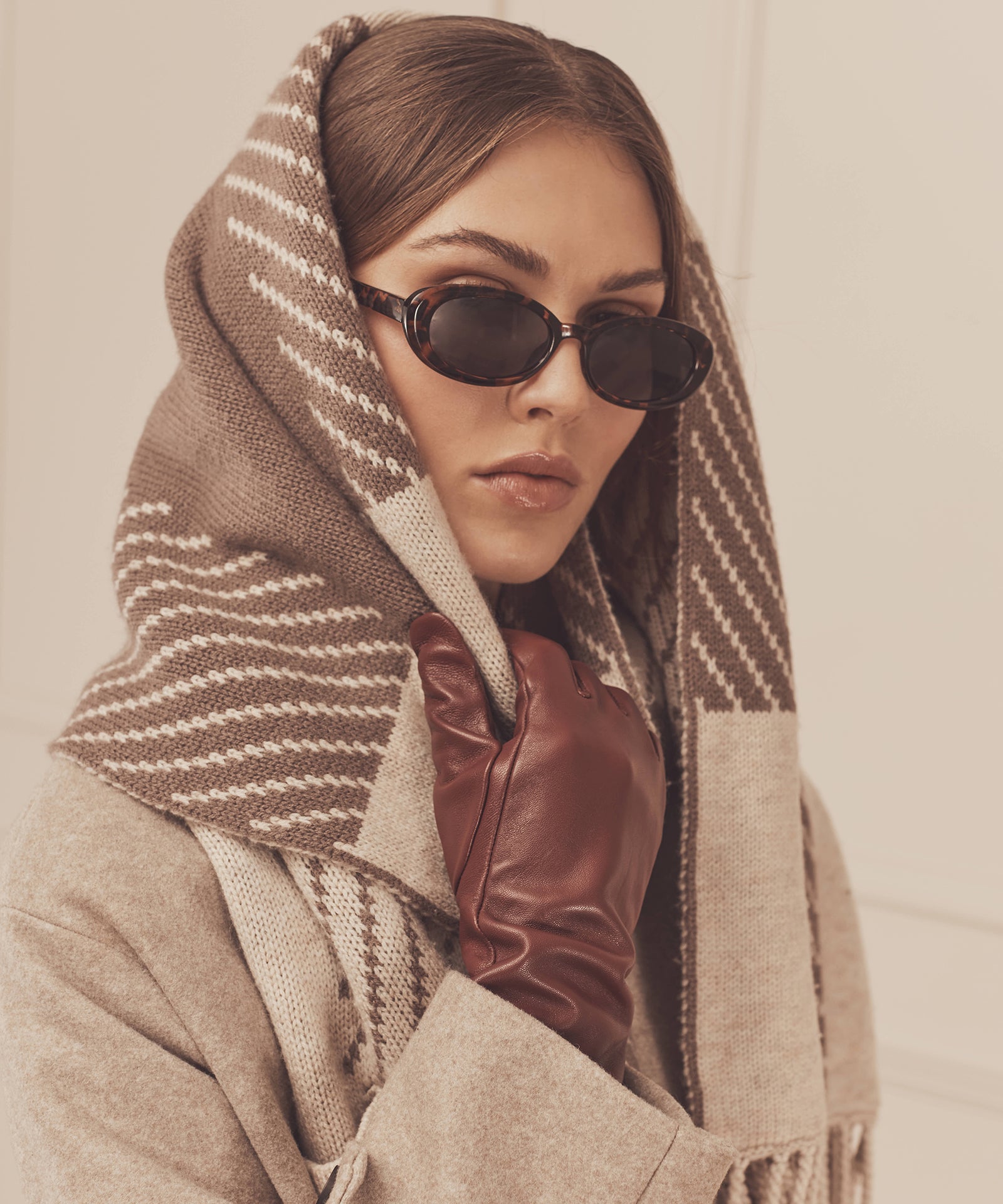 Cashmino Plaid Scarf with Pockets – NAADAM