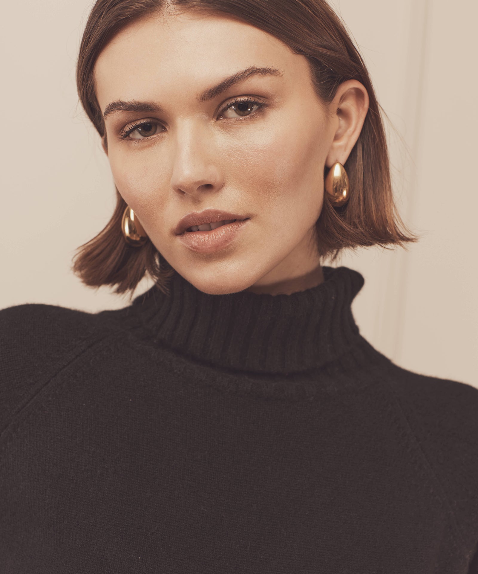 Naadam Luxe Cashmere Turtleneck Dress in Black - L Naadam Luxe Cashmere Turtleneck Dress in Black - L
