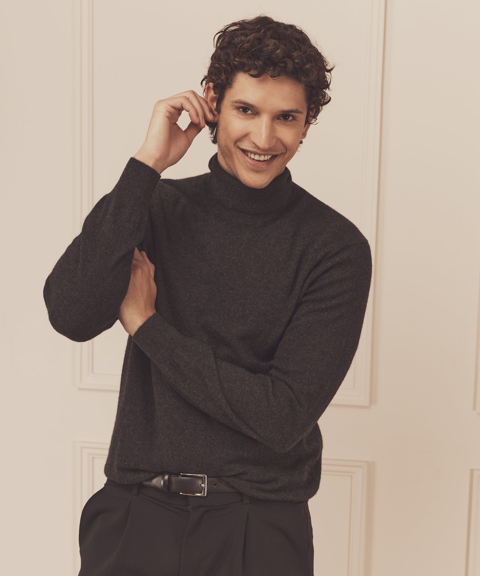 Naadam Signature Cashmere Turtleneck in Smoke