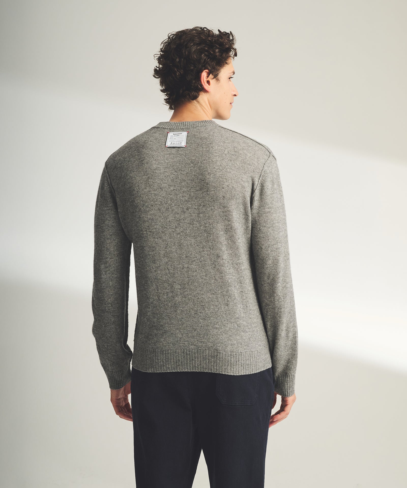 トップス OVY x GHbM REVERSIBLE CASHMERE Lightweight Reversible Cashmere V-Neck Sweater – NAADAM