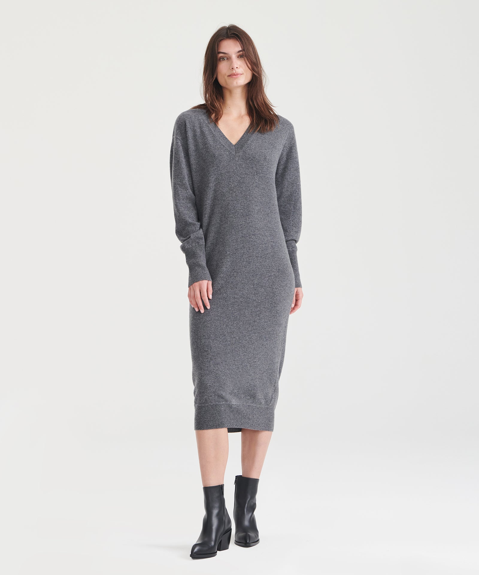 Signature Cashmere V-Neck Dress Black / XS