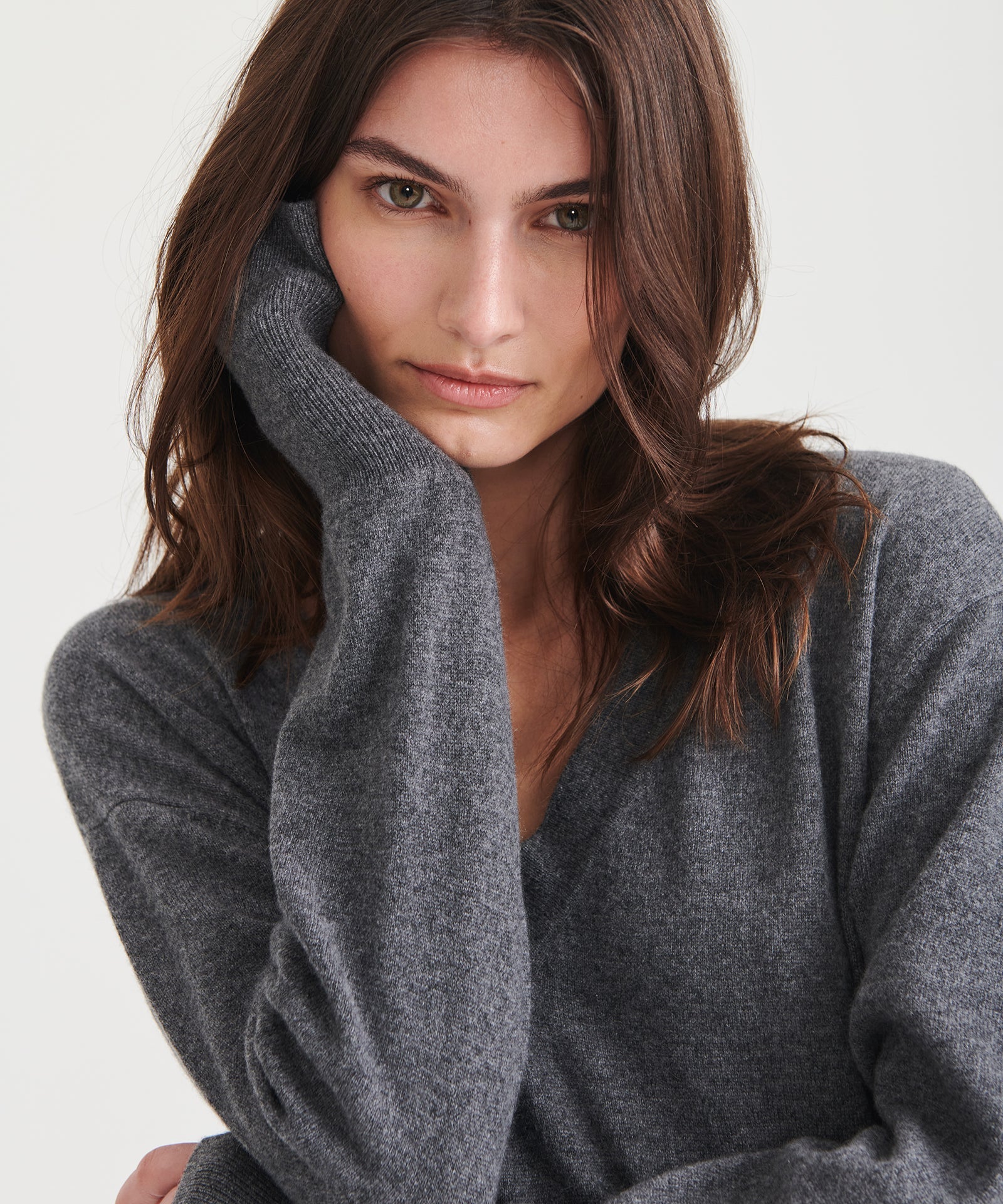 Signature Cashmere V-Neck Dress Black / XS