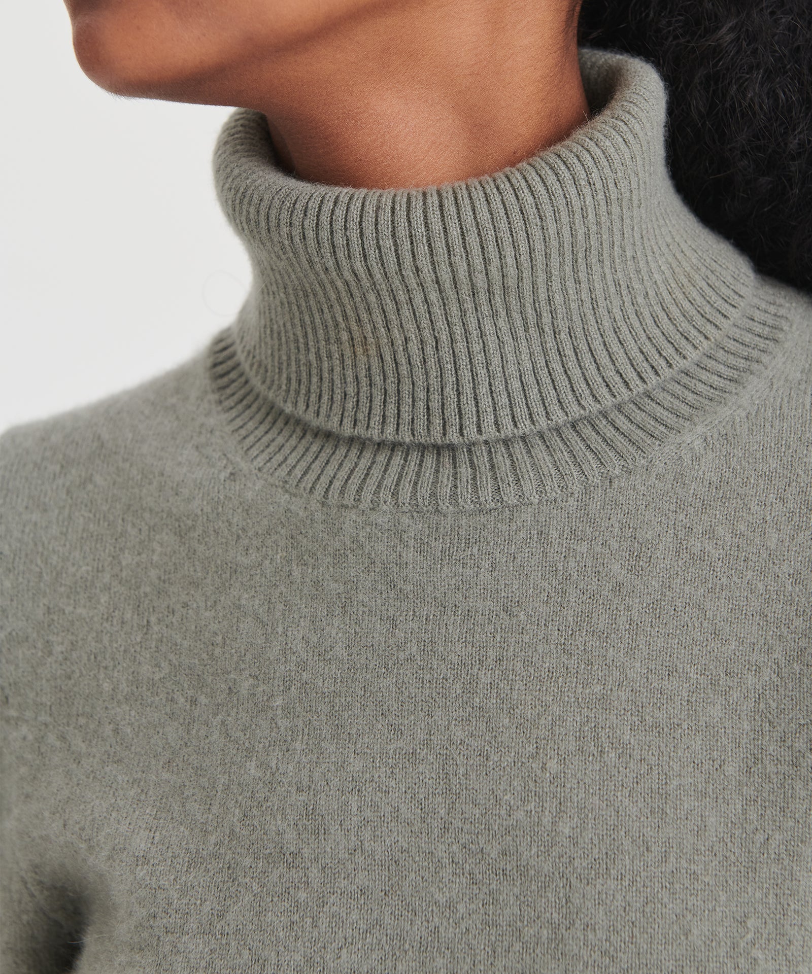 Signature Cashmere Classic Turtleneck – NAADAM