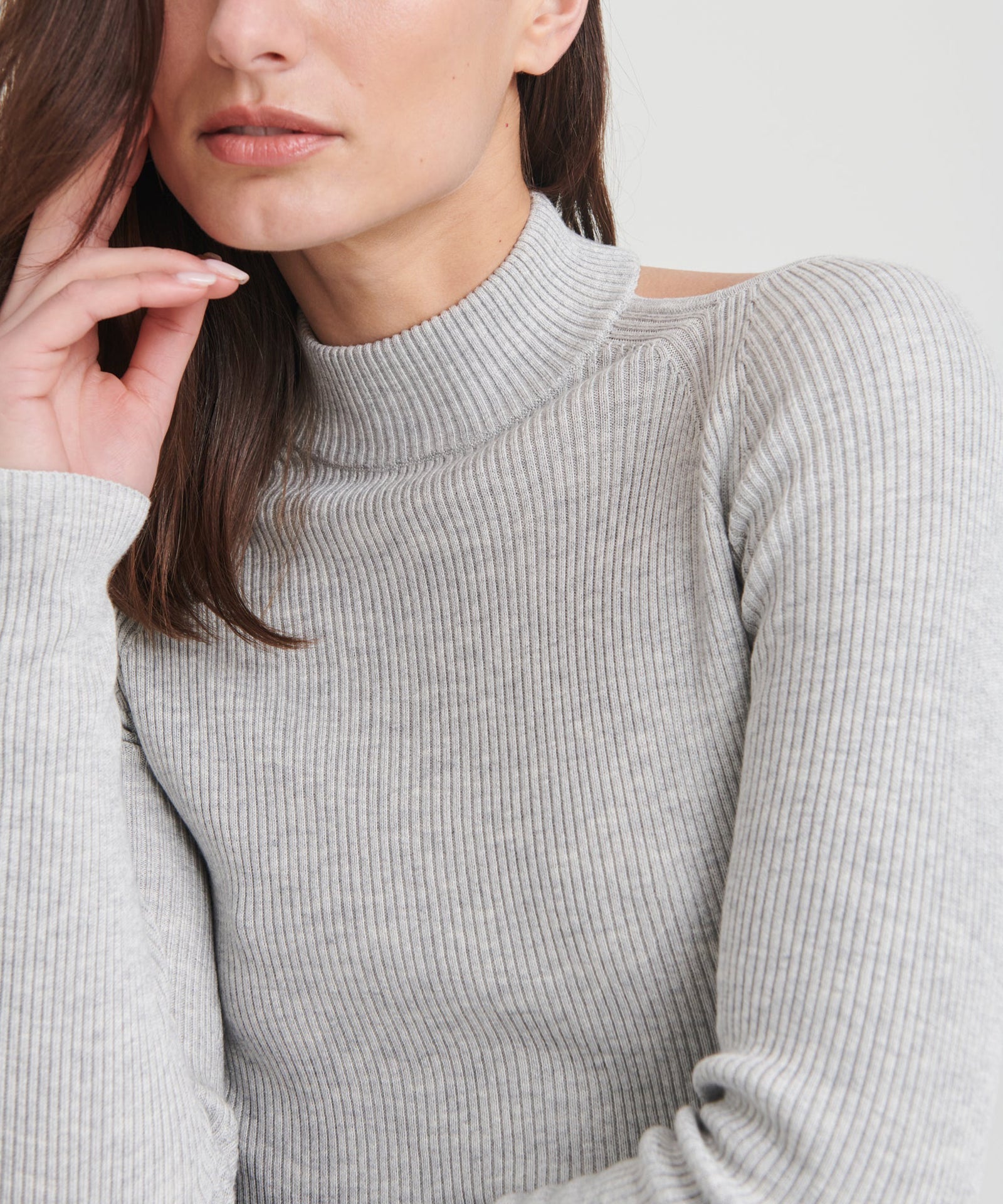 Silk Cashmere Cutout Turtleneck – NAADAM