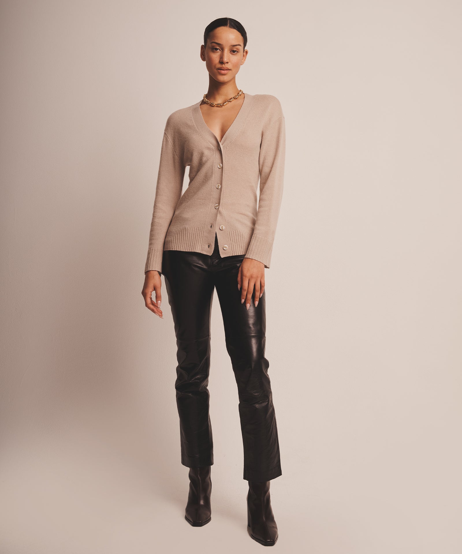 Signature Cashmere Fitted Cardigan – NAADAM