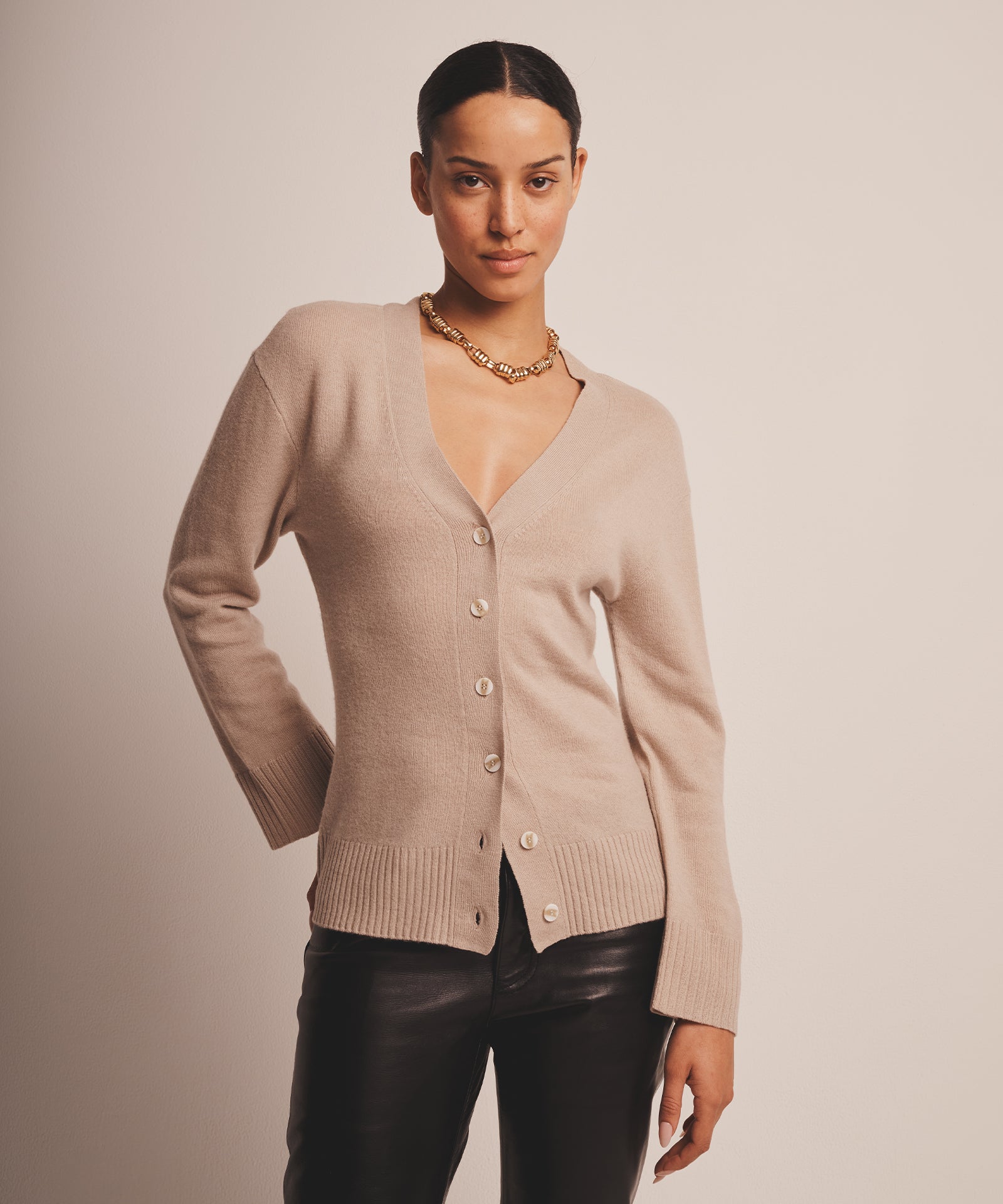 Signature Cashmere Fitted Cardigan – NAADAM