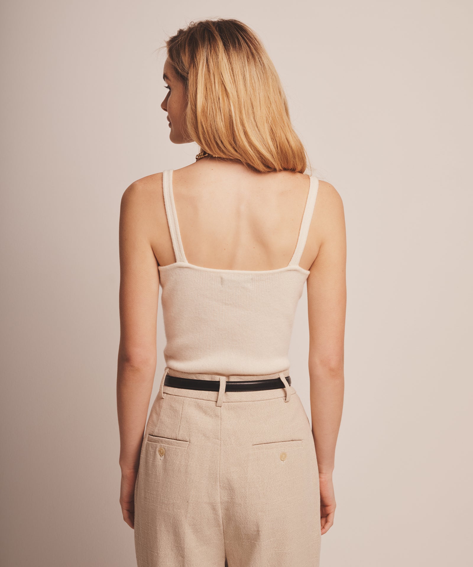 Signature Cashmere Ribbed V-Neck Tank – NAADAM