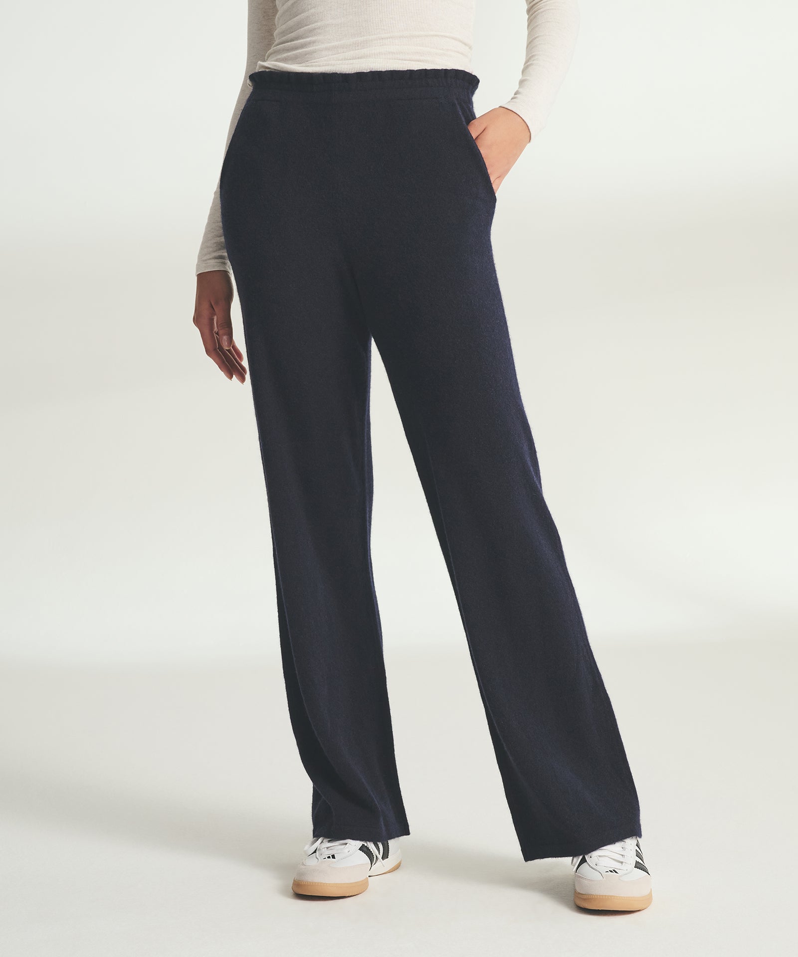 Signature-Cashmere-Paperbag-