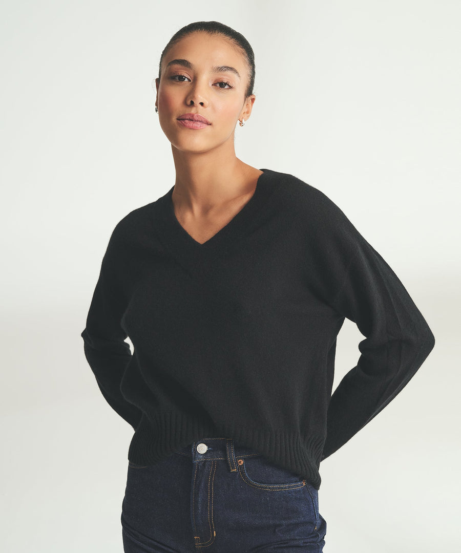 Signature Cashmere Classic V-Neck Sweater