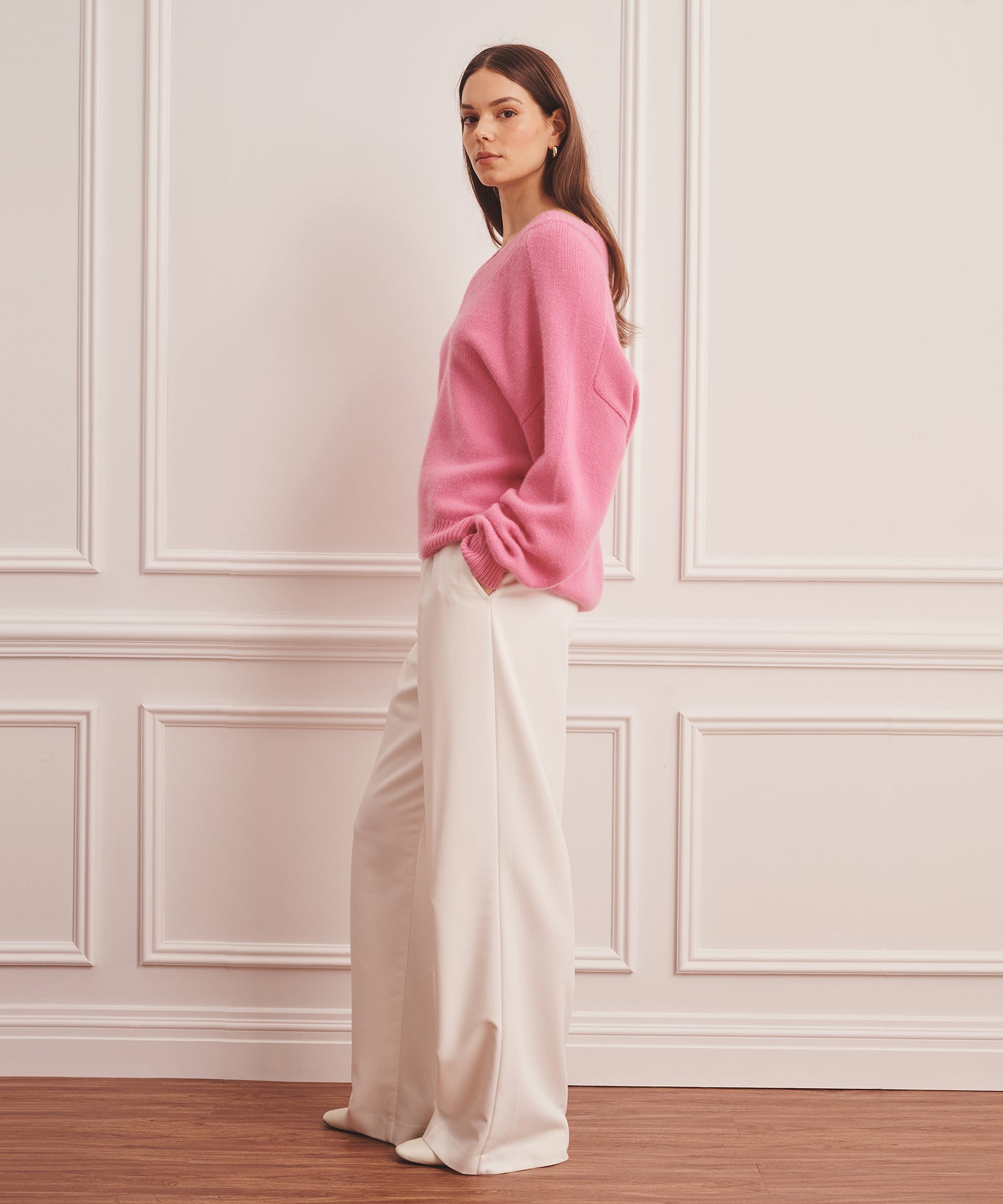 Super Luxe Cashmere V-Neck Sweater – NAADAM Super Luxe Cashmere V-Neck Sweater – NAADAM