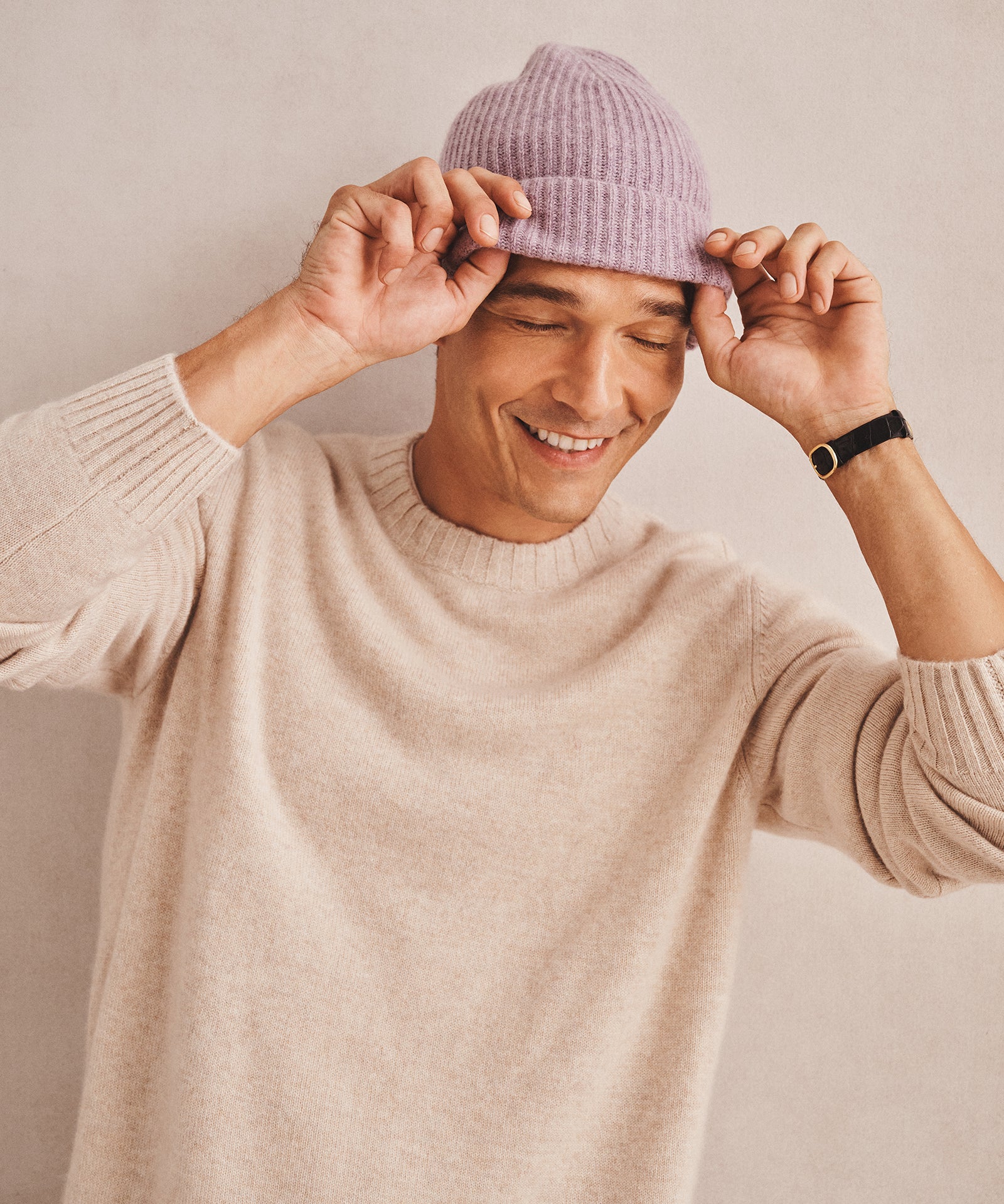 Signature Cashmere Ribbed Beanie – NAADAM